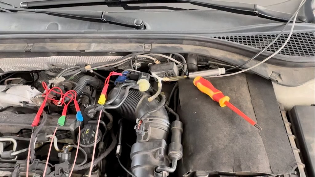 Detail motoru s měřicími sondami