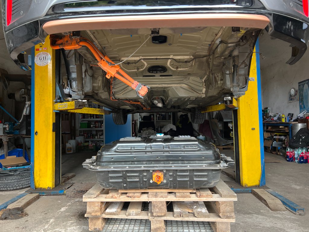 Vyjmutý bateriový pack elektromobilu
